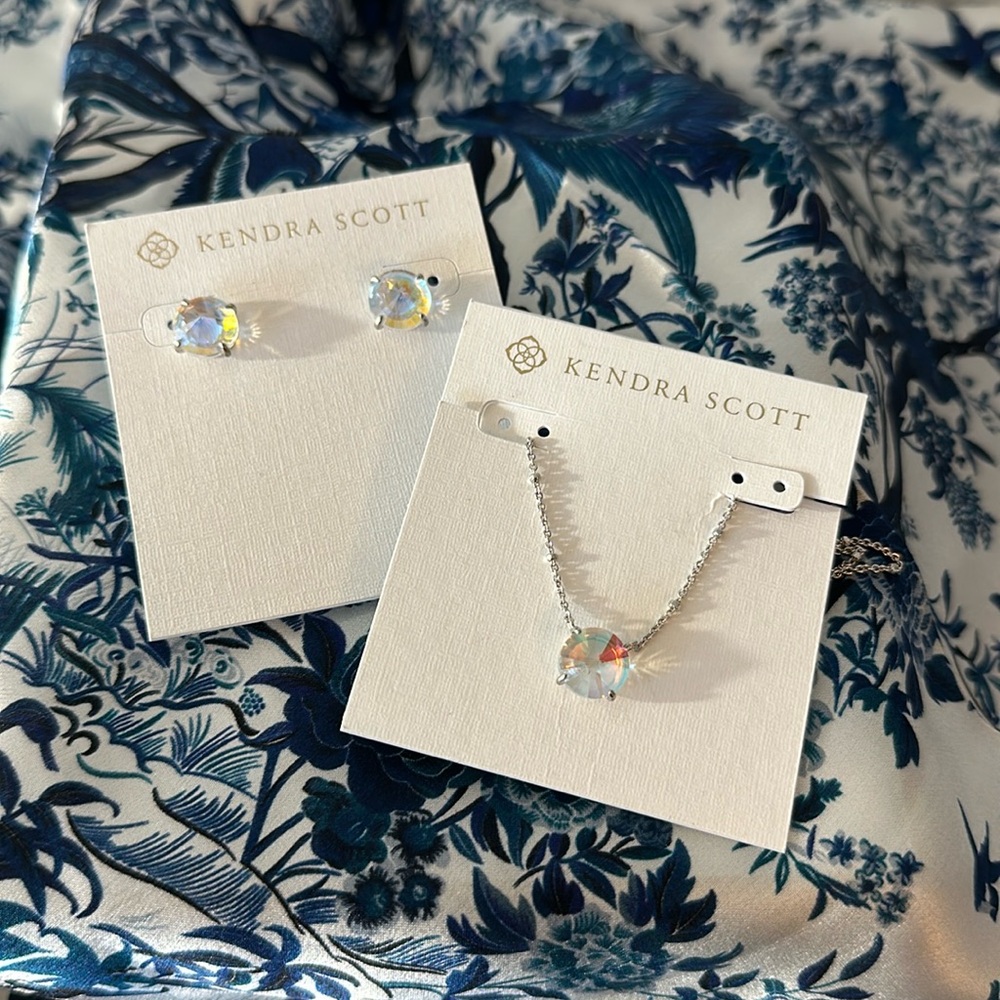 NWT Kendra Scott Necklace & Earrings Matching Set